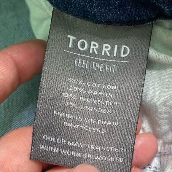 Torrid Medium Wash Mid Rise Jegging Size 14 Tall - Picture 6 of 7